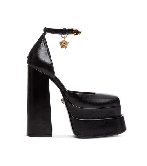 versace zapatos y ropa mujer